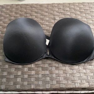 Black strapless push-up bra